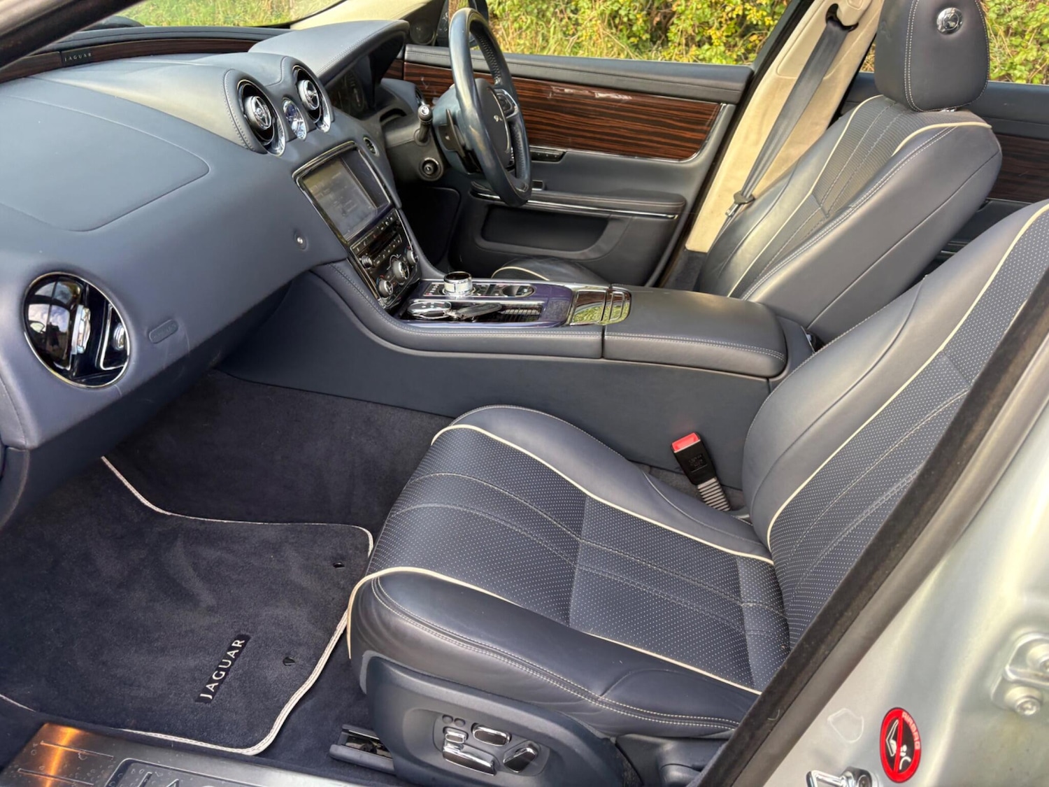 Used Jaguar XJ 2010 for sale - 76648120: Photo 82