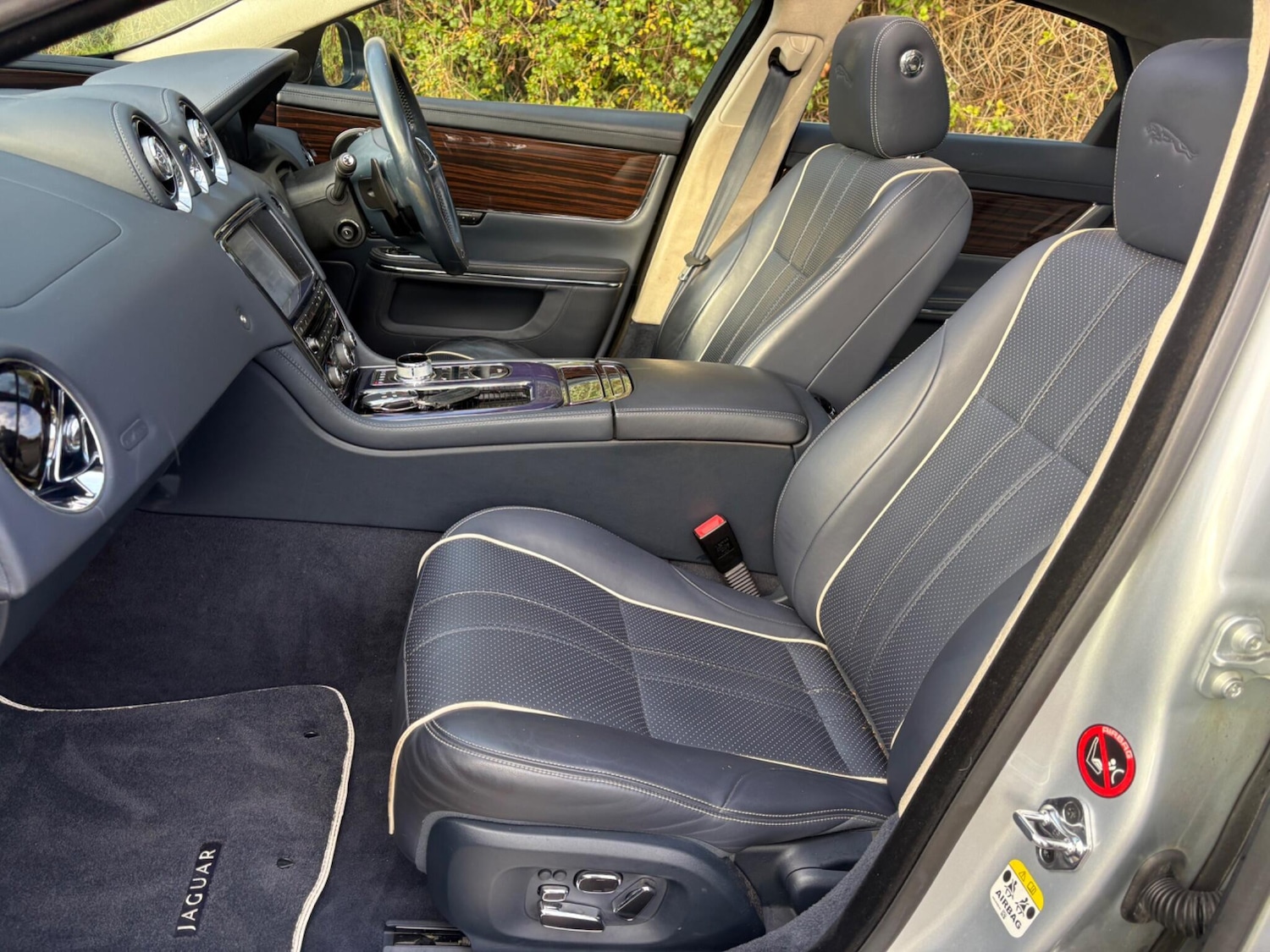 Used Jaguar XJ 2010 for sale - 76648120: Photo 84