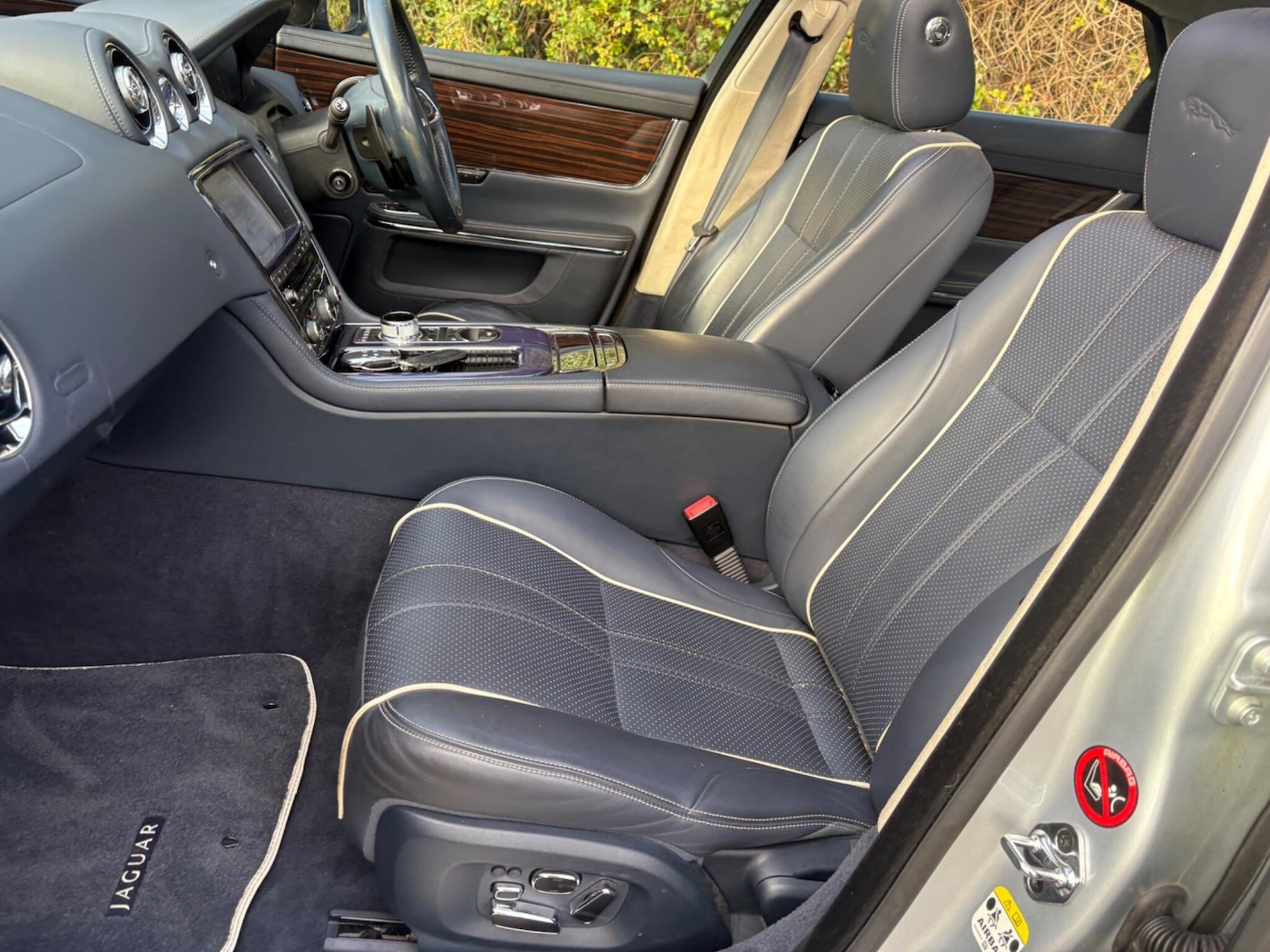 Used Jaguar XJ 2010 for sale - 76648120: Photo 90