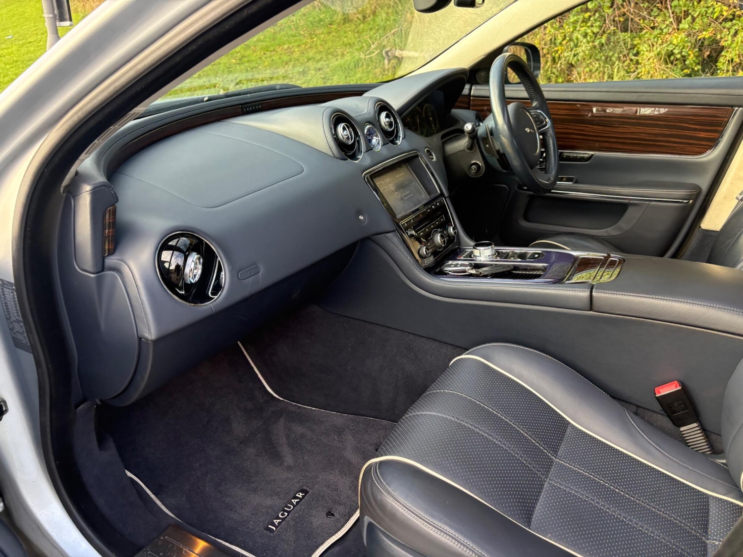 Used Jaguar XJ 2010 for sale - 76648120: Photo 91