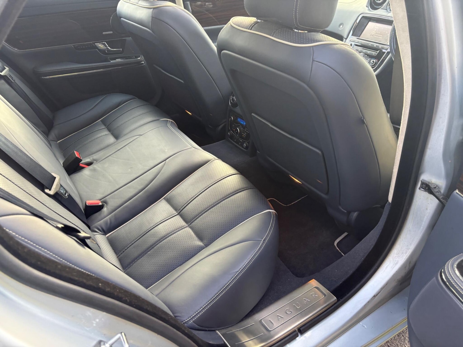 Used Jaguar XJ 2010 for sale - 76648120: Photo 92