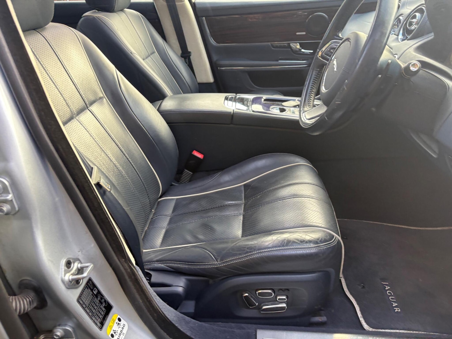 Used Jaguar XJ 2010 for sale - 76648120: Photo 93