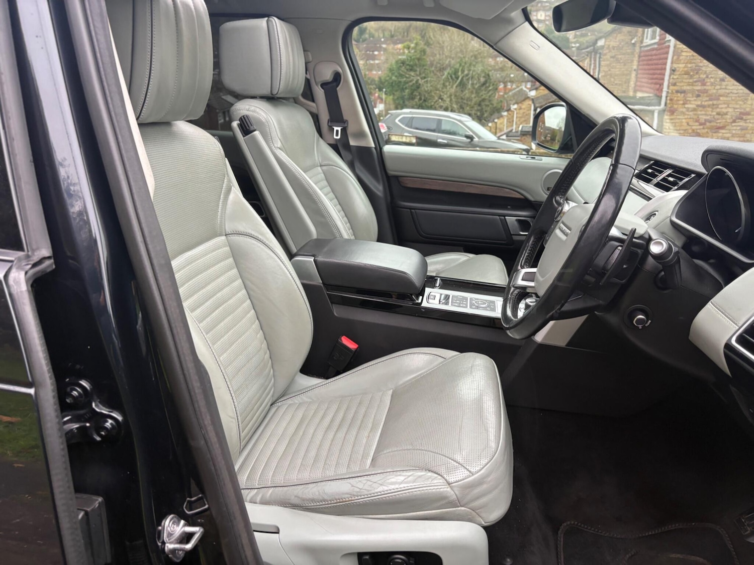 Used Land Rover Discovery 2017 for sale - 76731740: Photo 14