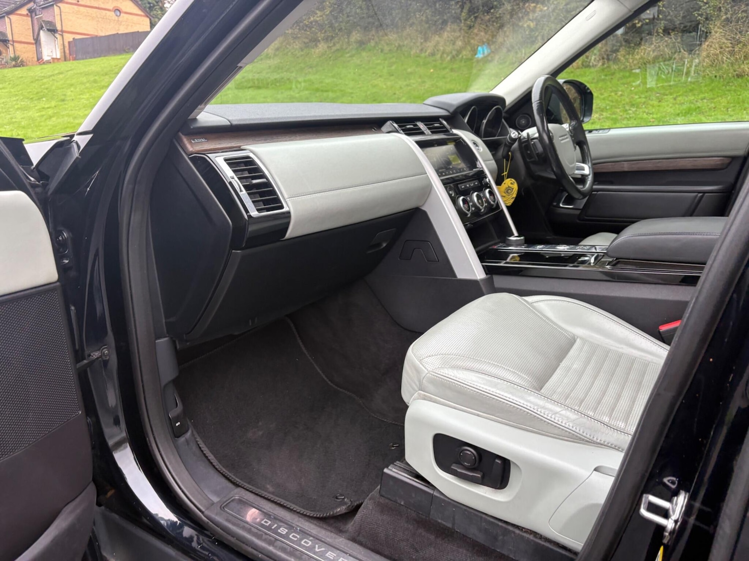 Used Land Rover Discovery 2017 for sale - 76731740: Photo 27