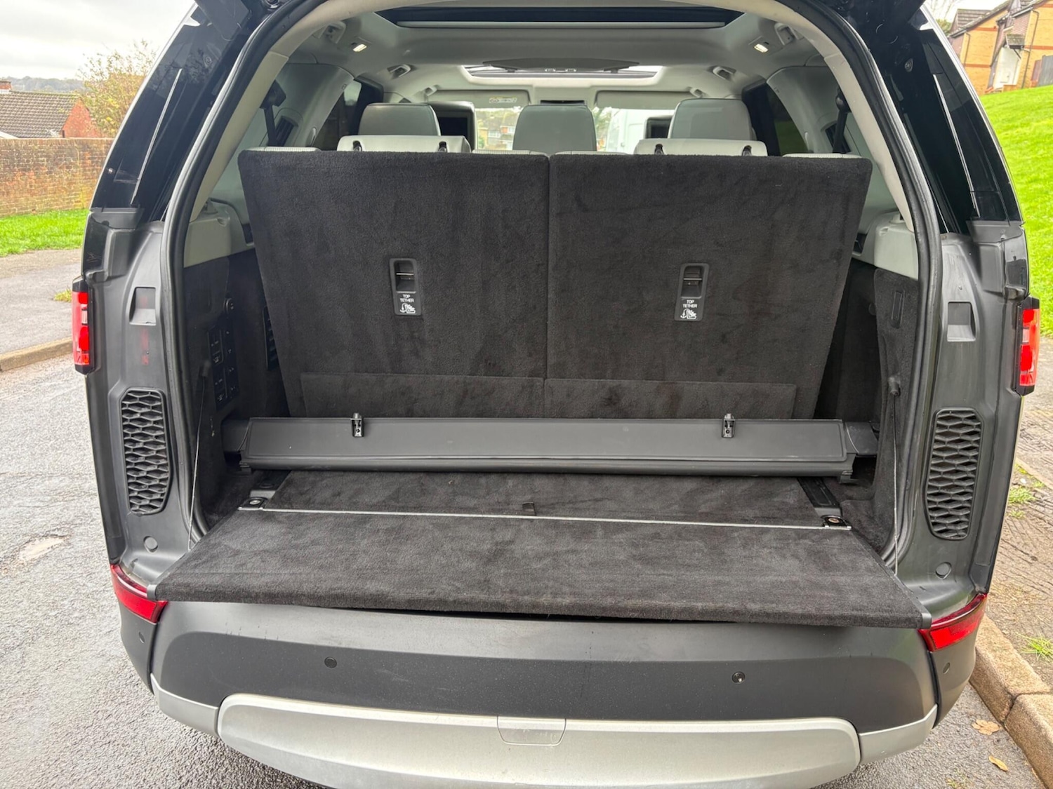 Used Land Rover Discovery 2017 for sale - 76731740: Photo 35