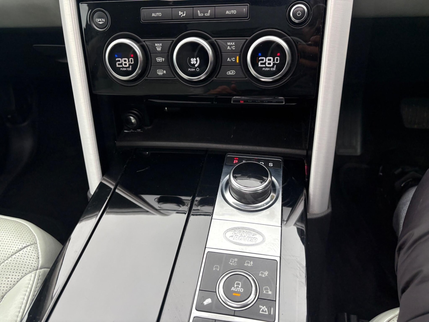 Used Land Rover Discovery 2017 for sale - 76731740: Photo 41