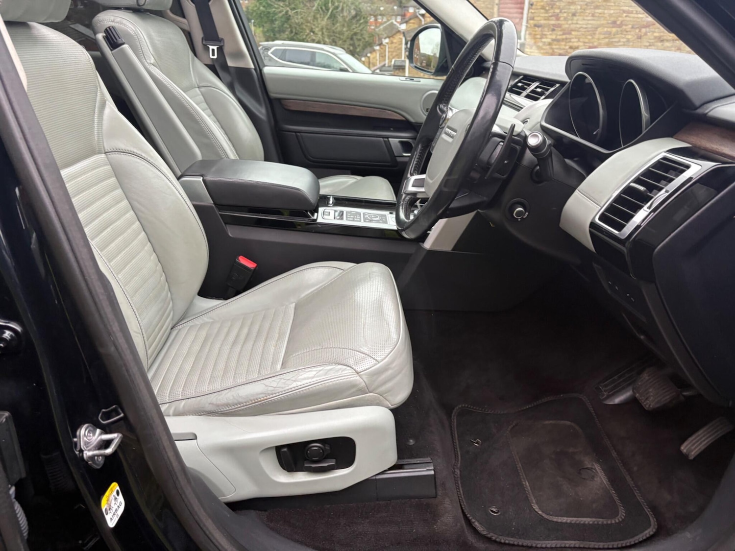 Used Land Rover Discovery 2017 for sale - 76731740: Photo 42