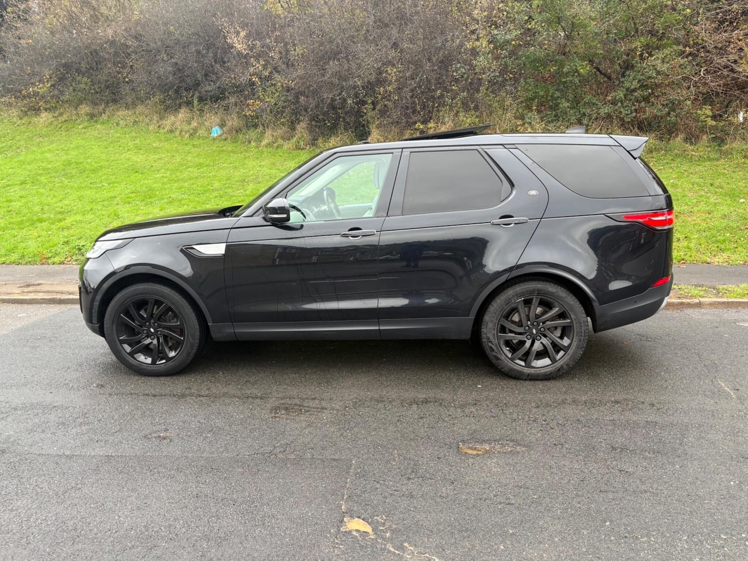 Used Land Rover Discovery 2017 for sale - 76731740: Photo 77