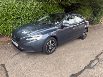 Used Volvo V40 2018 for sale - 79595317: Photo