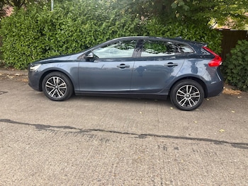 Used Volvo V40 2018 for sale - 79595317: Photo
