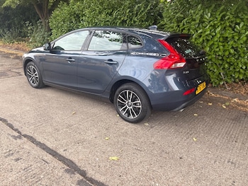 Used Volvo V40 2018 for sale - 79595317: Photo