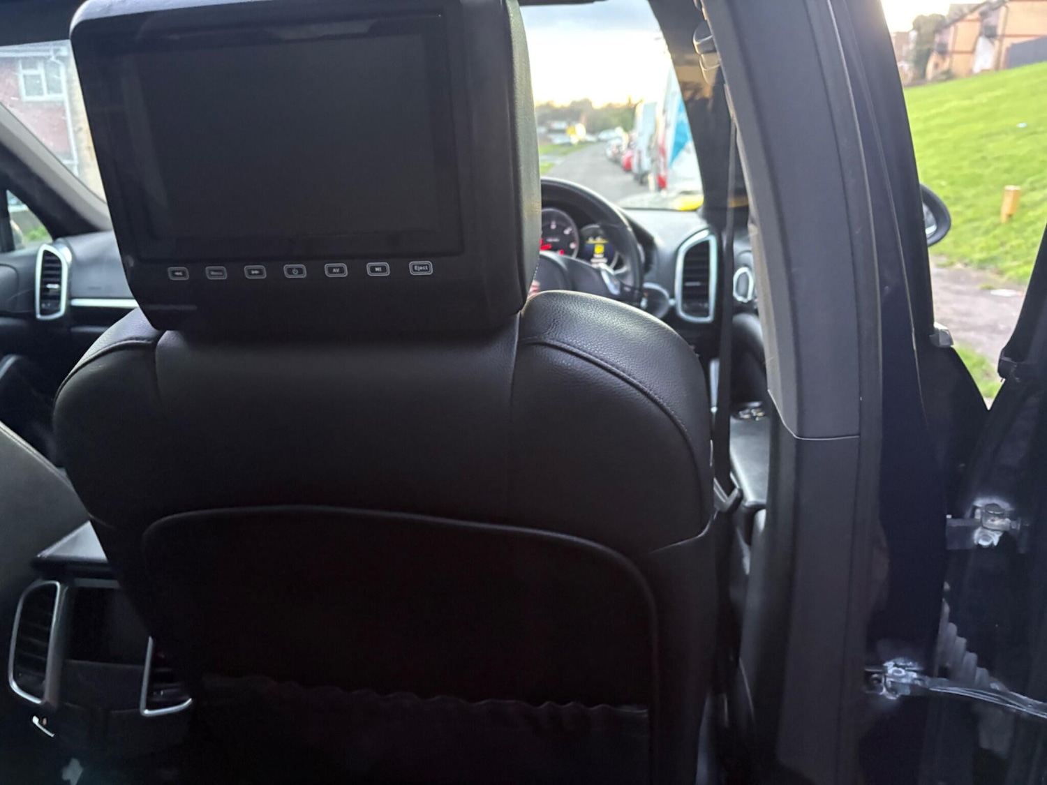 Used Porsche Cayenne 2011 for sale - 76773511: Photo 27