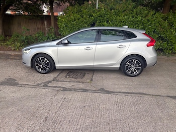 Used Volvo V40 2019 for sale - 78536872: Photo