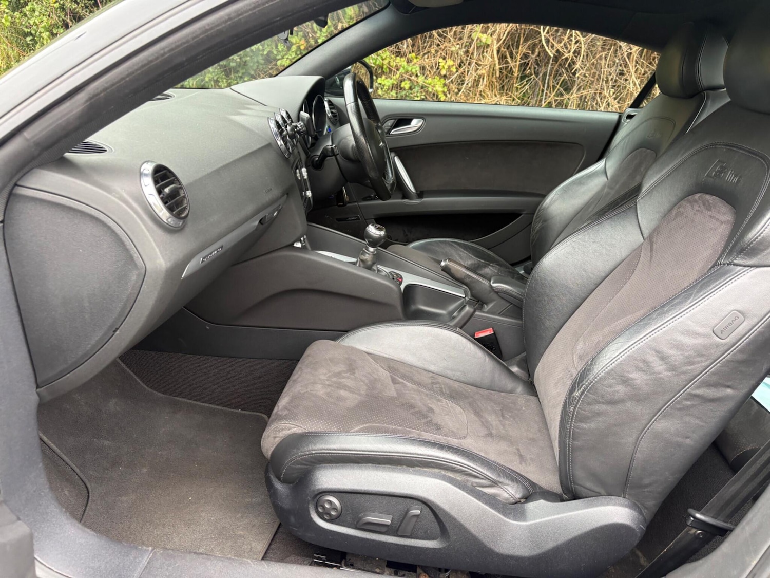 Used Audi TT 2010 for sale - 76717625: Photo 21