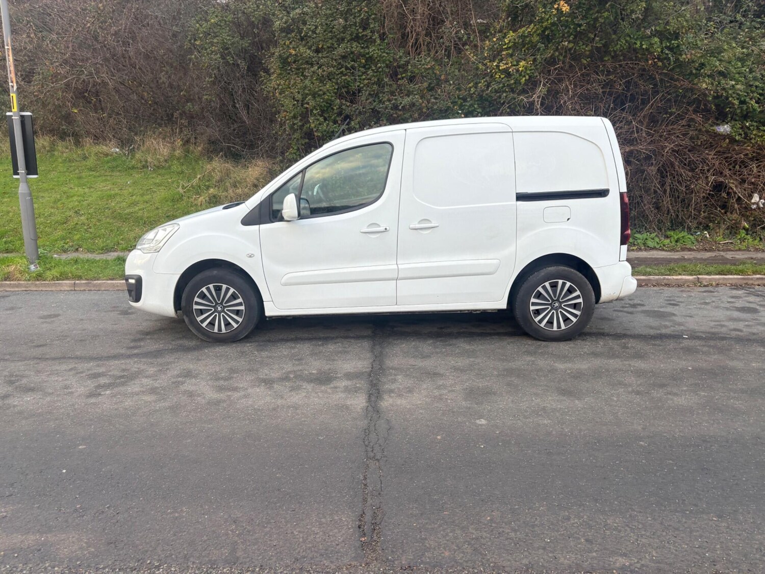 Used Peugeot Partner 2017 for sale - 76969096: Photo 23