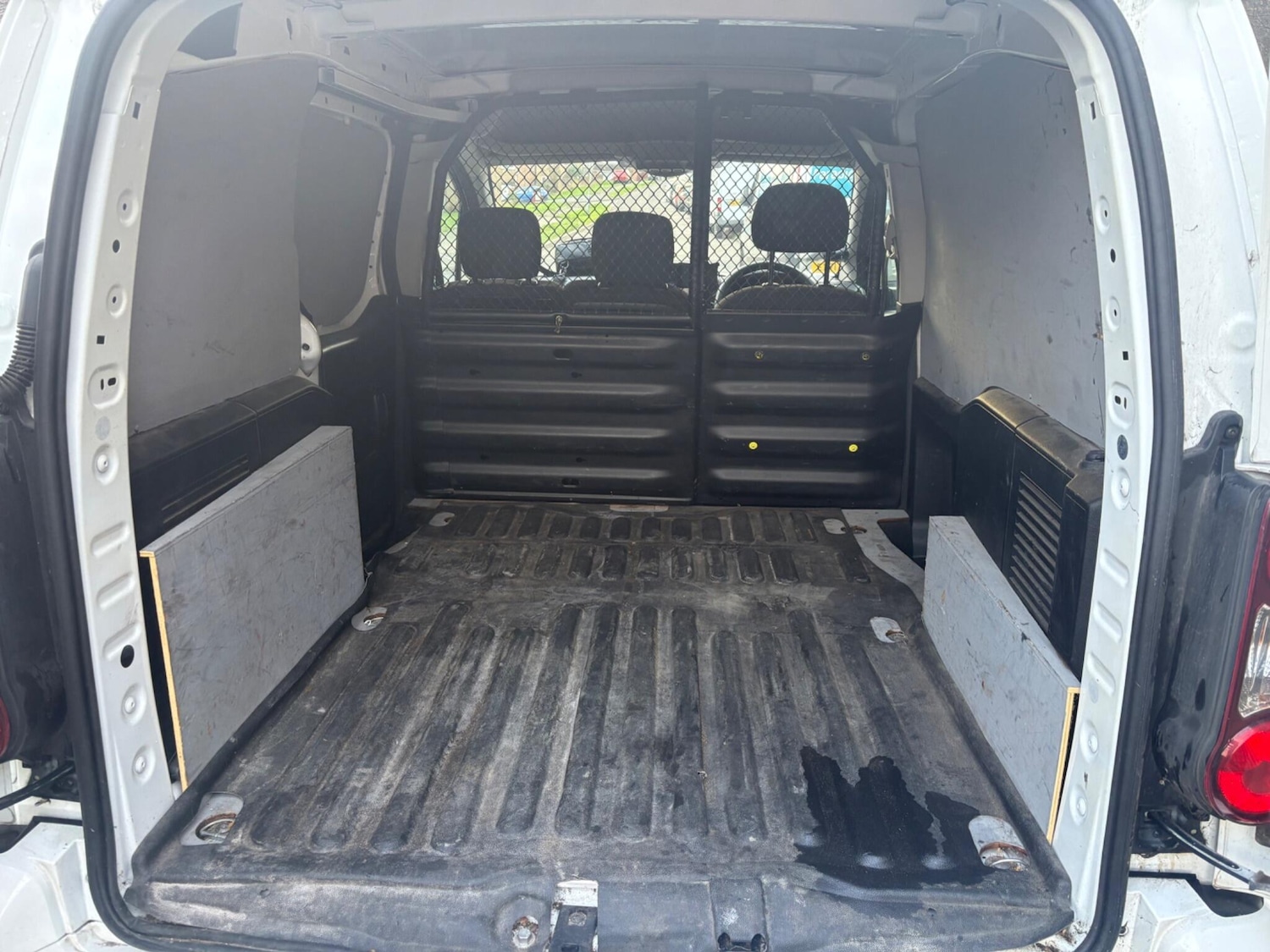 Used Peugeot Partner 2017 for sale - 76969096: Photo 31