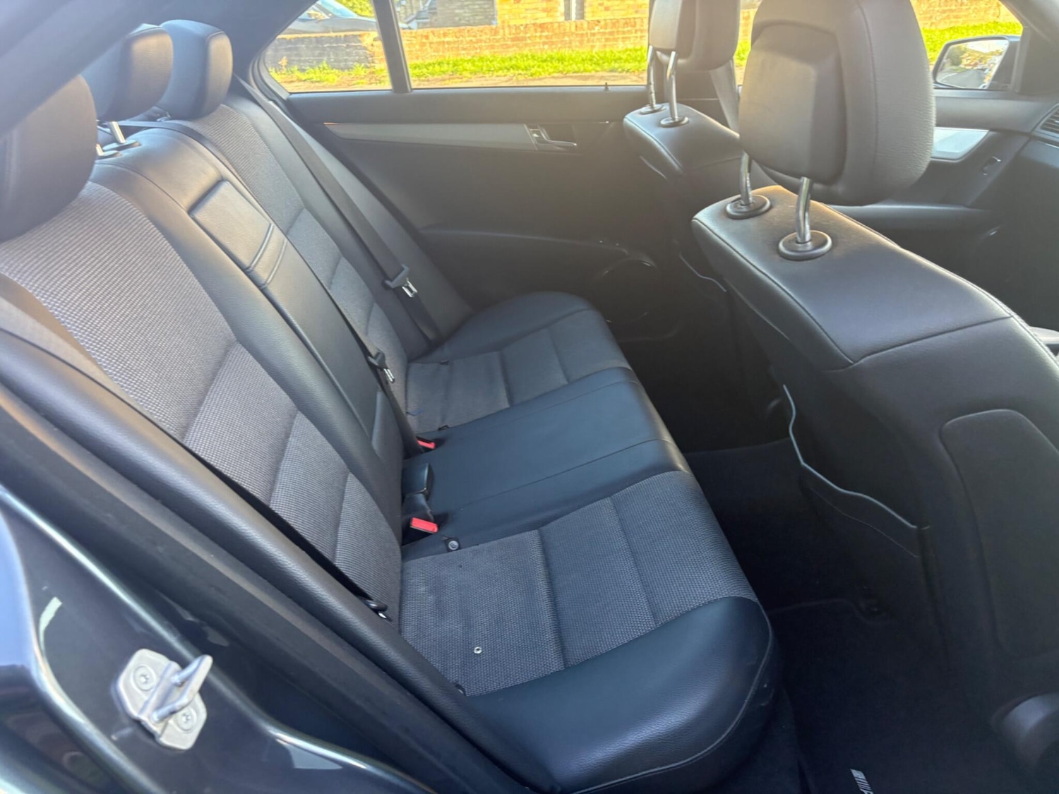 Used Mercedes-Benz C-Class 2011 for sale - 76100257: Photo 15