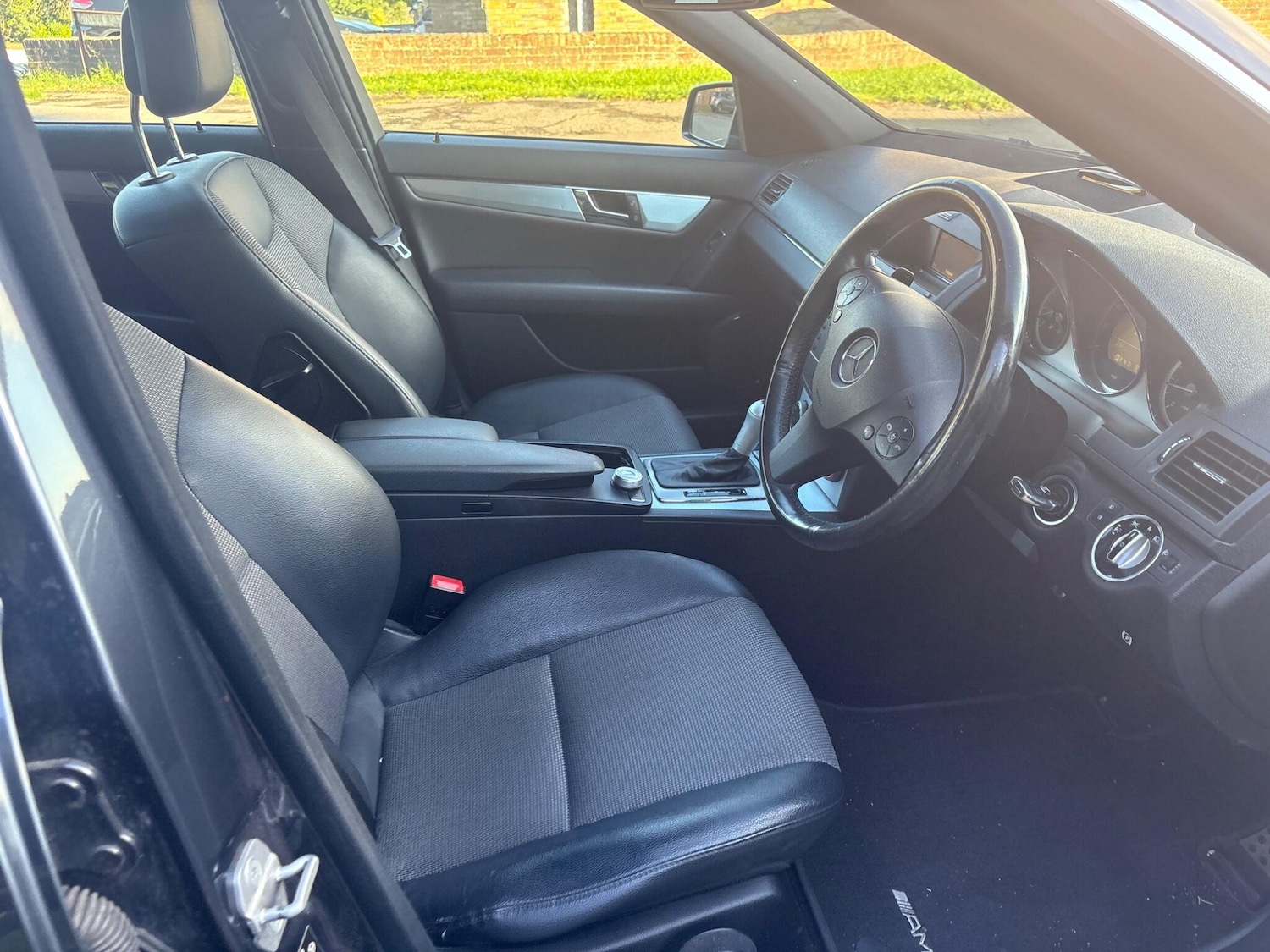 Used Mercedes-Benz C-Class 2011 for sale - 76100257: Photo 28