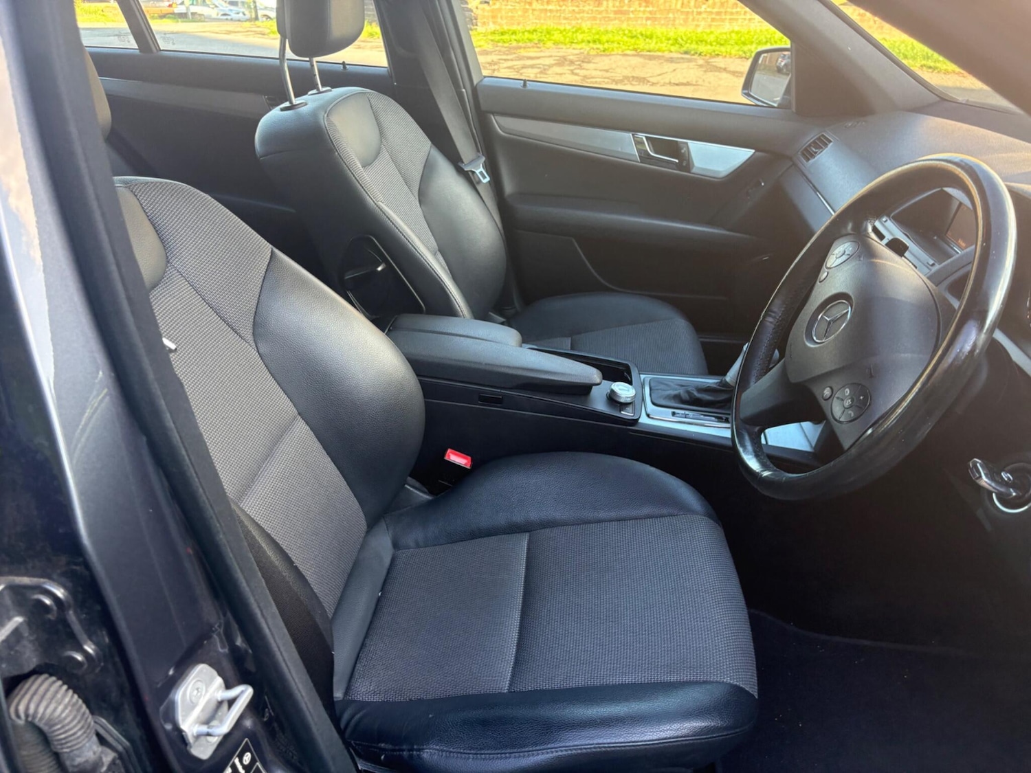 Used Mercedes-Benz C-Class 2011 for sale - 76100257: Photo 29