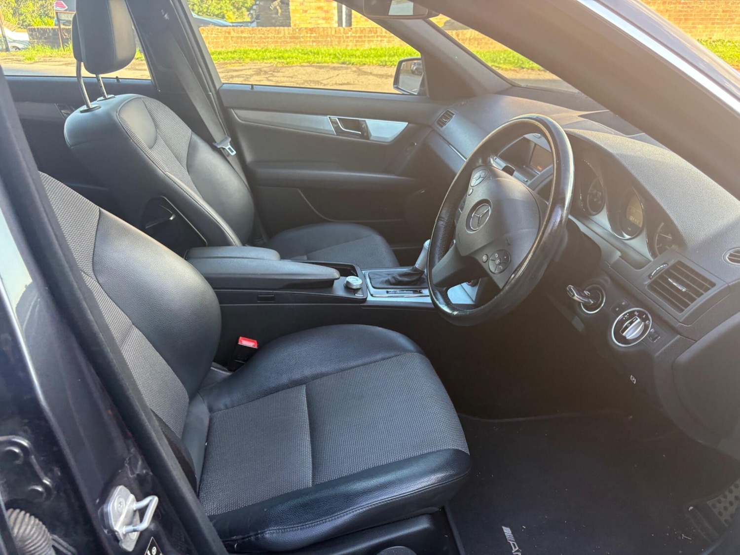 Used Mercedes-Benz C-Class 2011 for sale - 76100257: Photo 33