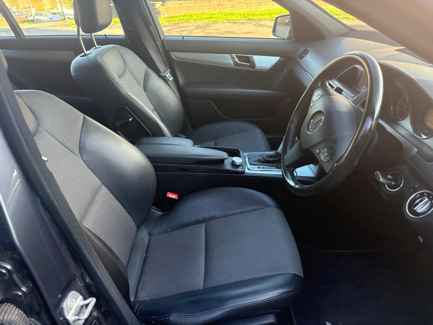 Used Mercedes-Benz C-Class 2011 for sale - 76100257: Photo 34