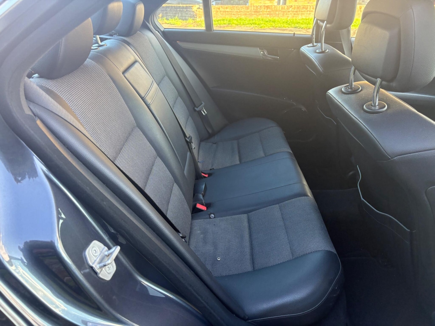Used Mercedes-Benz C-Class 2011 for sale - 76100257: Photo 35