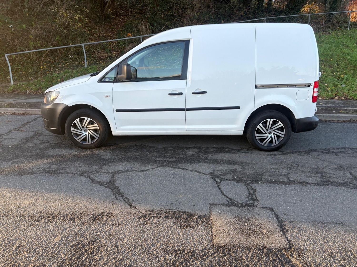 Used Volkswagen Caddy 2012 for sale - 76888931: Photo 2