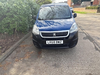 Used Peugeot Partner 2018 for sale - 77894012: Photo