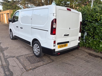 Used Renault Trafic 2015 for sale - 77826618: Photo