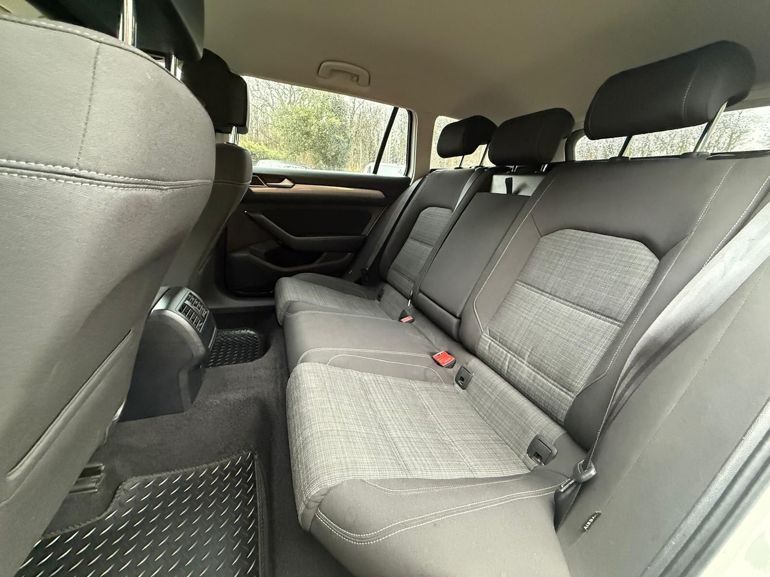 Used Volkswagen Passat for sale - 77969799: Photo 11