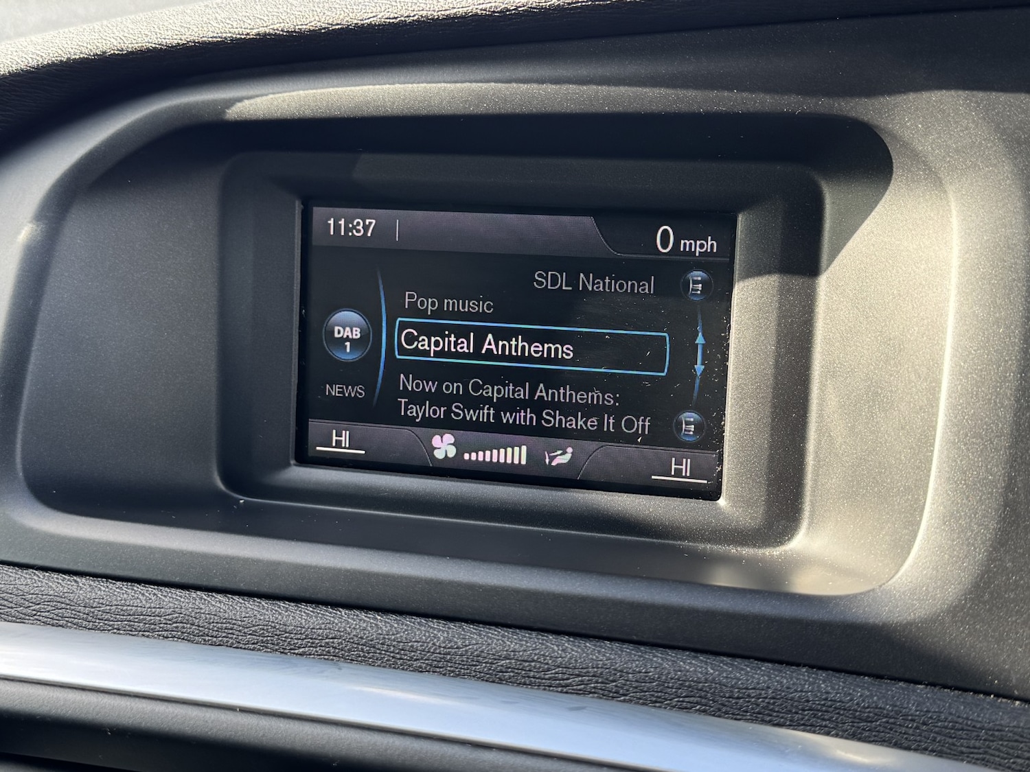 Used Volvo V40 2013 for sale - 76421906: Photo 24