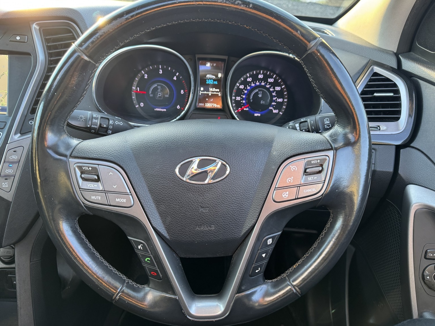 Used Hyundai Santa Fe 2014 for sale - 77709070: Photo 32