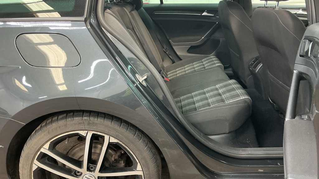 Used Volkswagen Golf 2017 for sale - 77694204: Photo 7