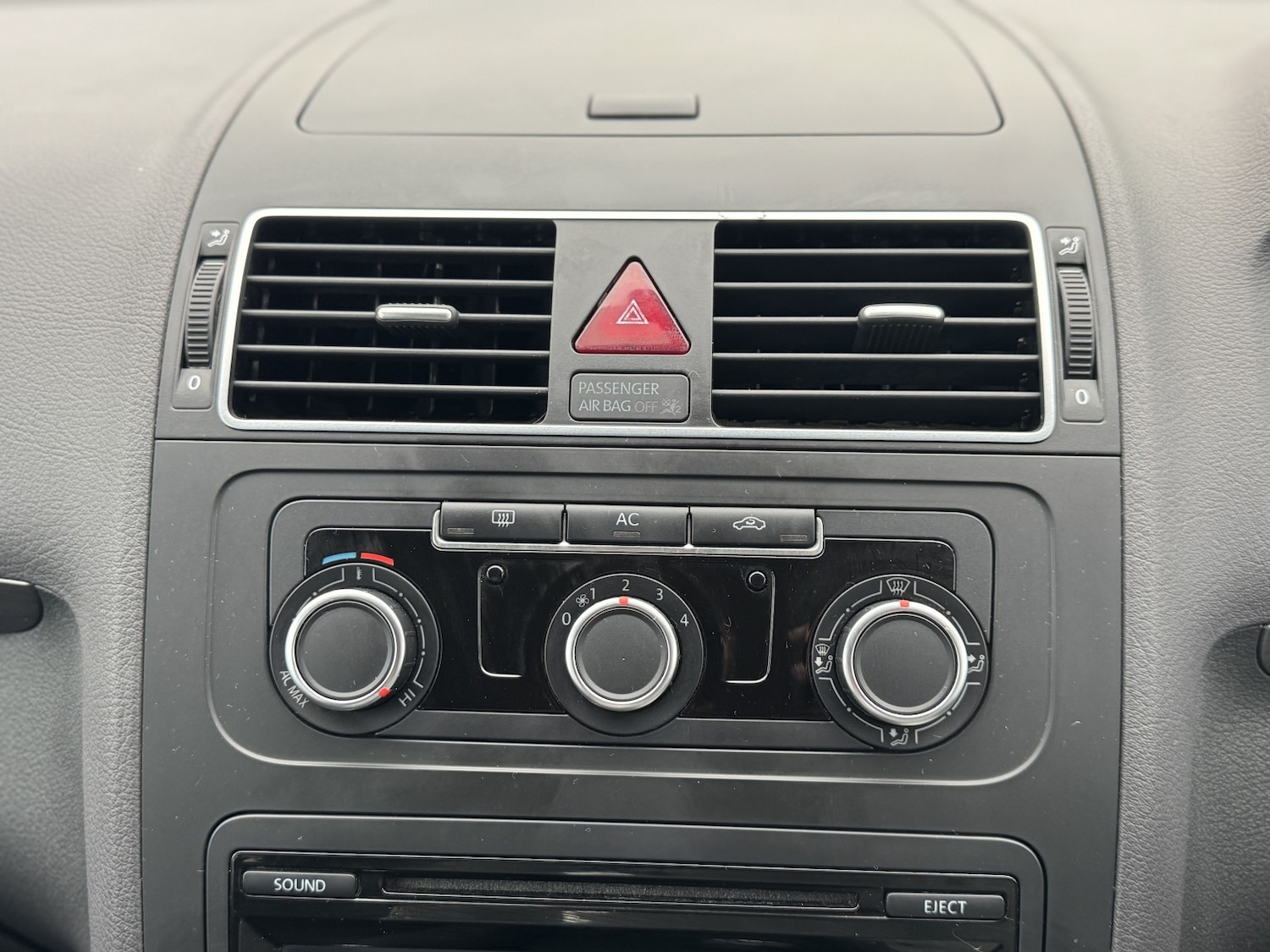 Used Volkswagen Touran 2011 for sale - 77508604: Photo 19