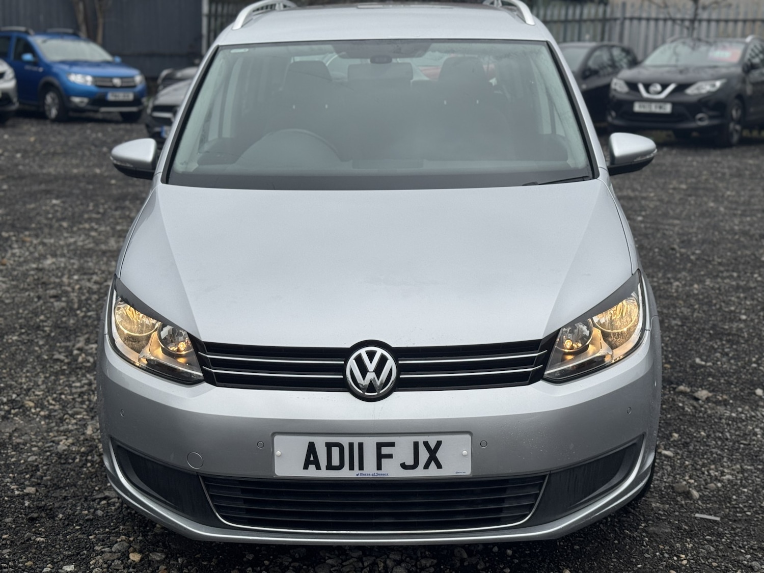 Used Volkswagen Touran 2011 for sale - 77508604: Photo 2