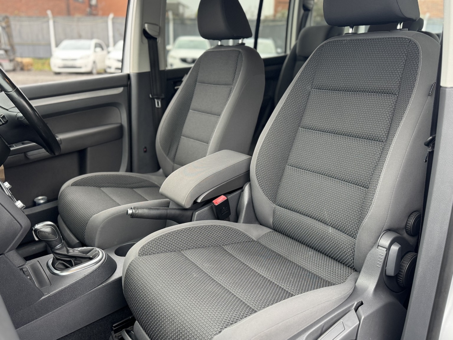 Used Volkswagen Touran 2011 for sale - 77508604: Photo 24