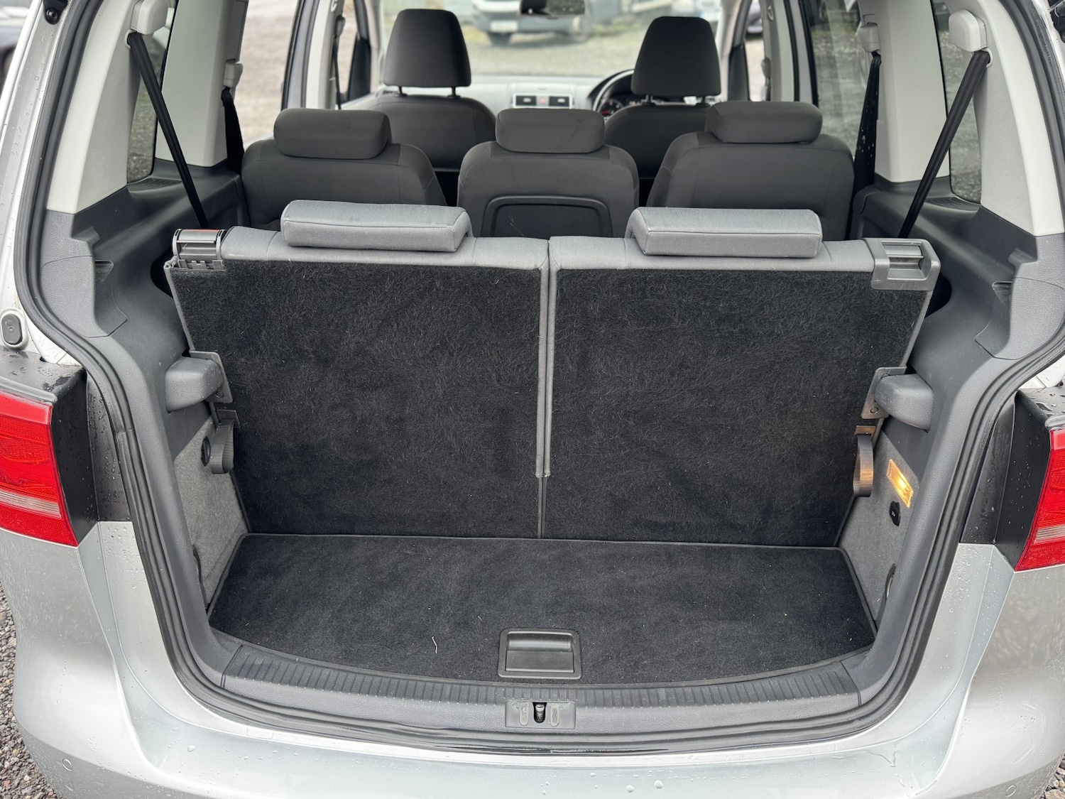 Used Volkswagen Touran 2011 for sale - 77508604: Photo 32