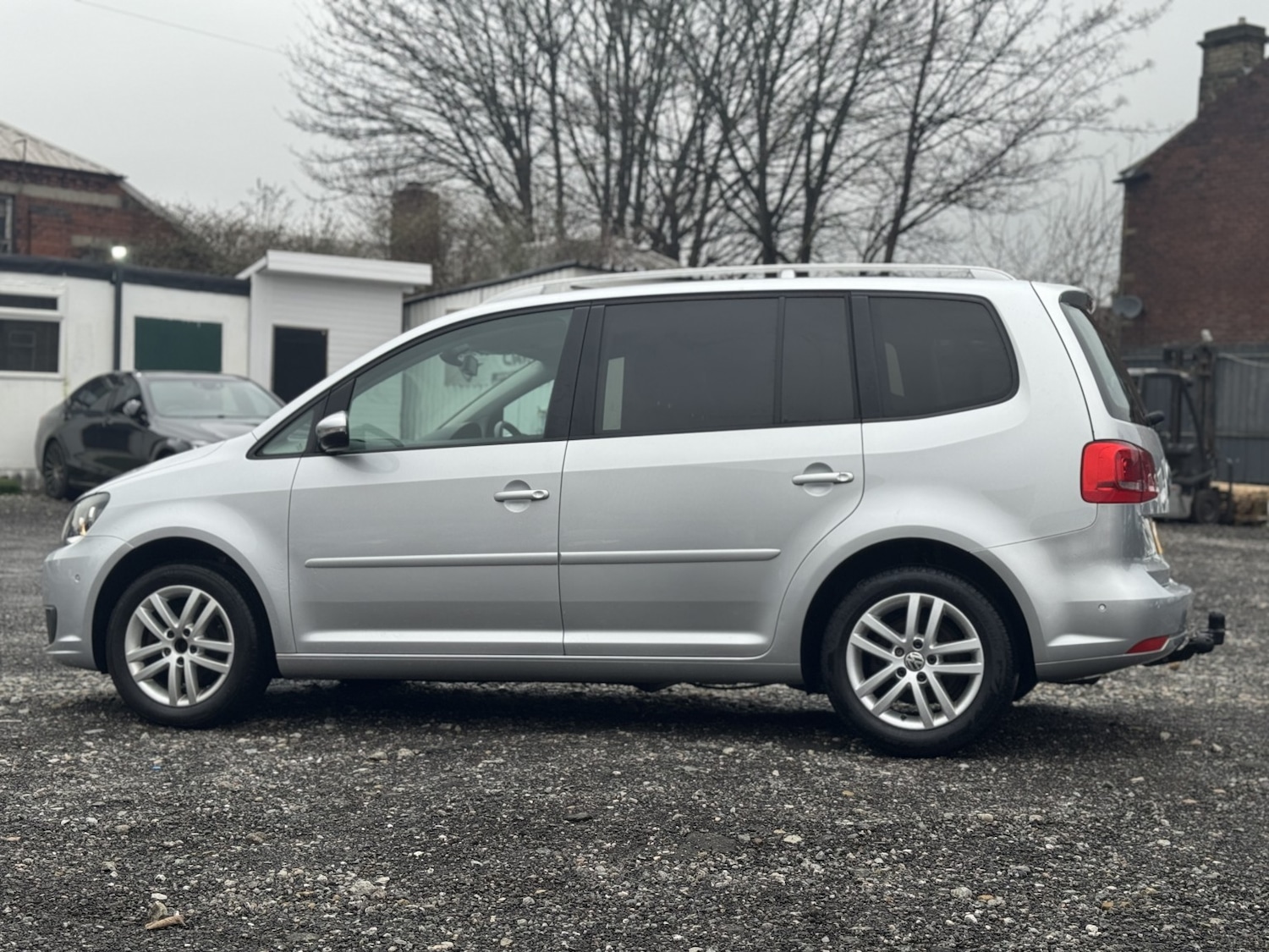 Used Volkswagen Touran 2011 for sale - 77508604: Photo 4