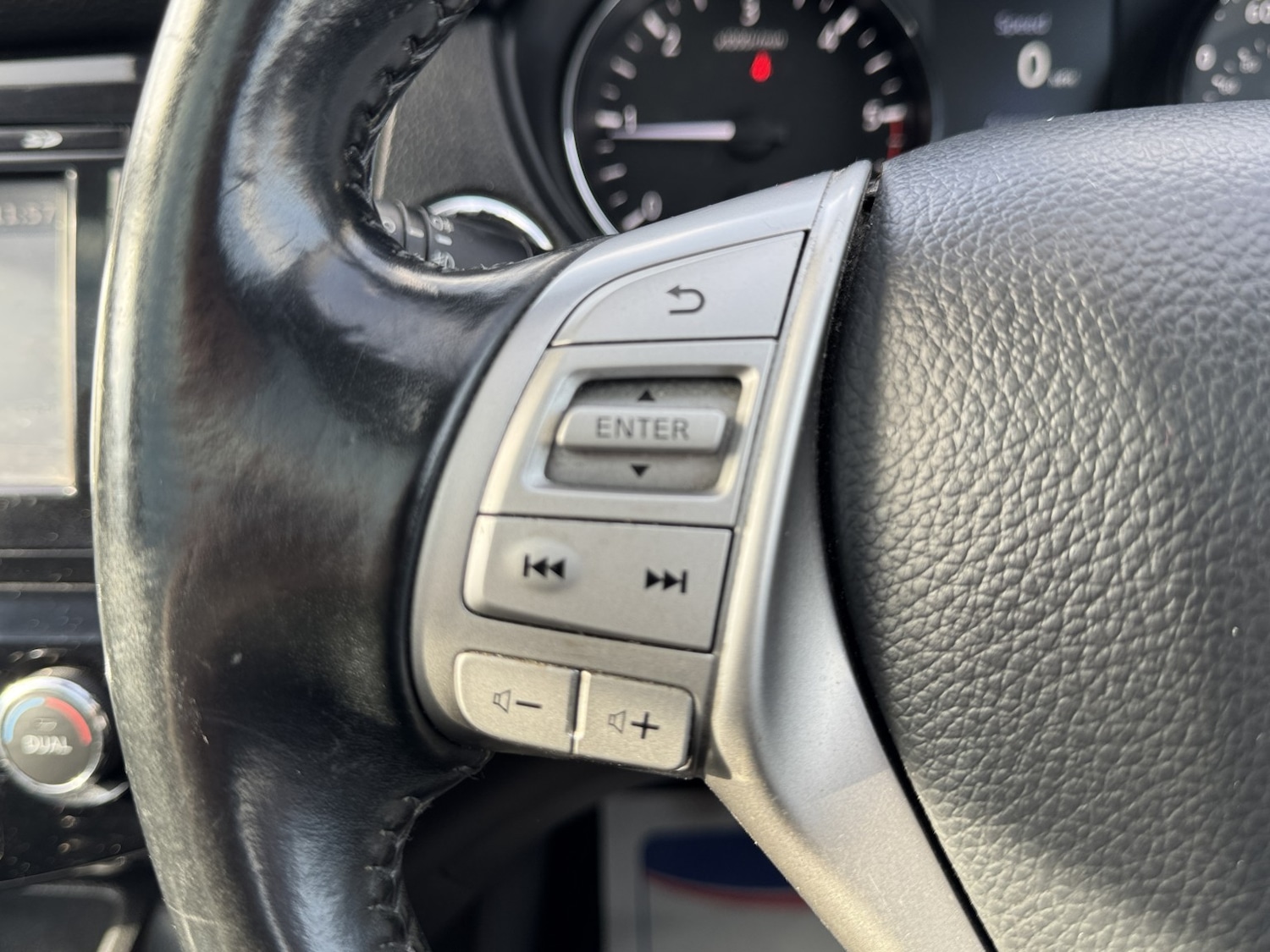 Used Nissan Qashqai 2015 for sale - 76421865: Photo 19