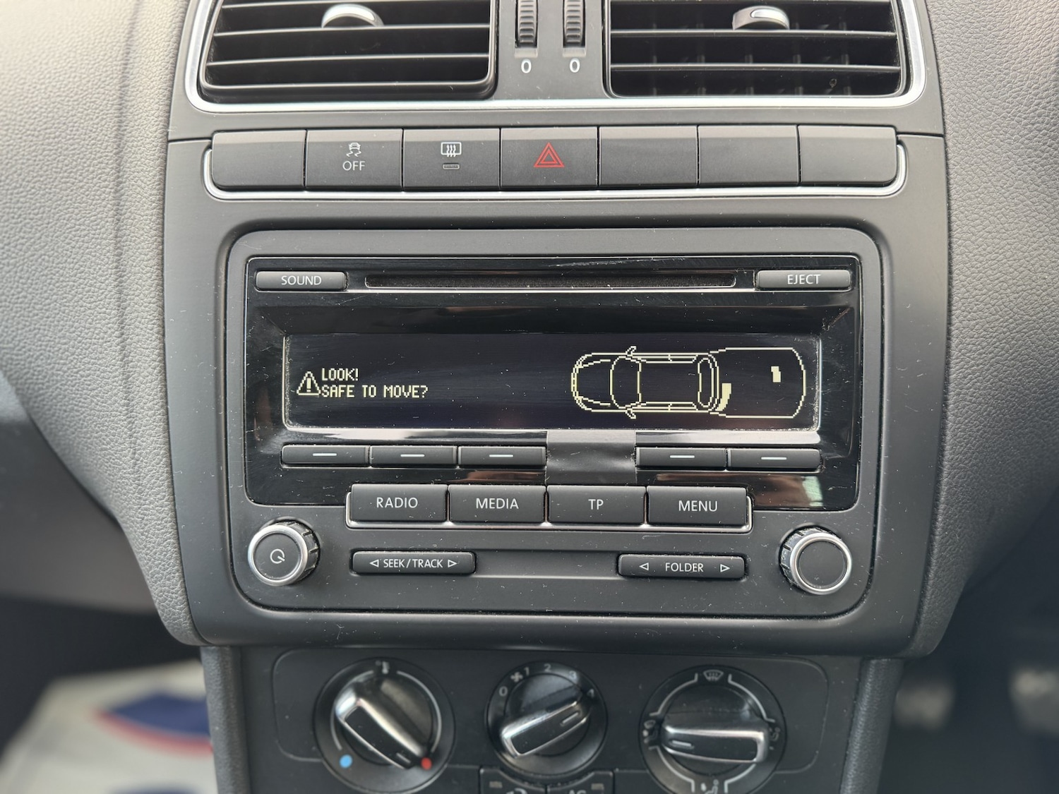 Used Volkswagen Polo 2011 for sale - 76637472: Photo 23