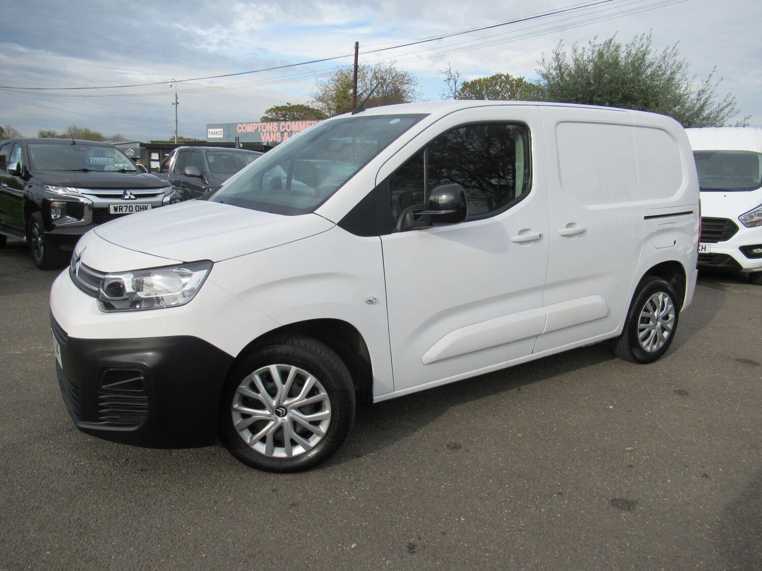 Used Citroen Berlingo 2023 for sale - 76479001: Photo 2