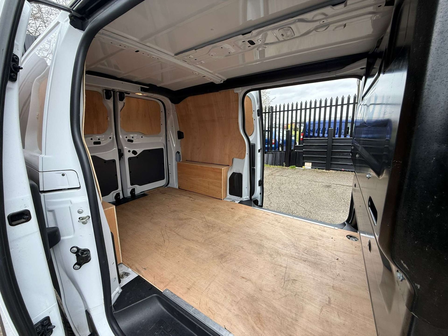 Used Vauxhall Vivaro 2023 for sale - 78122959: Photo 3