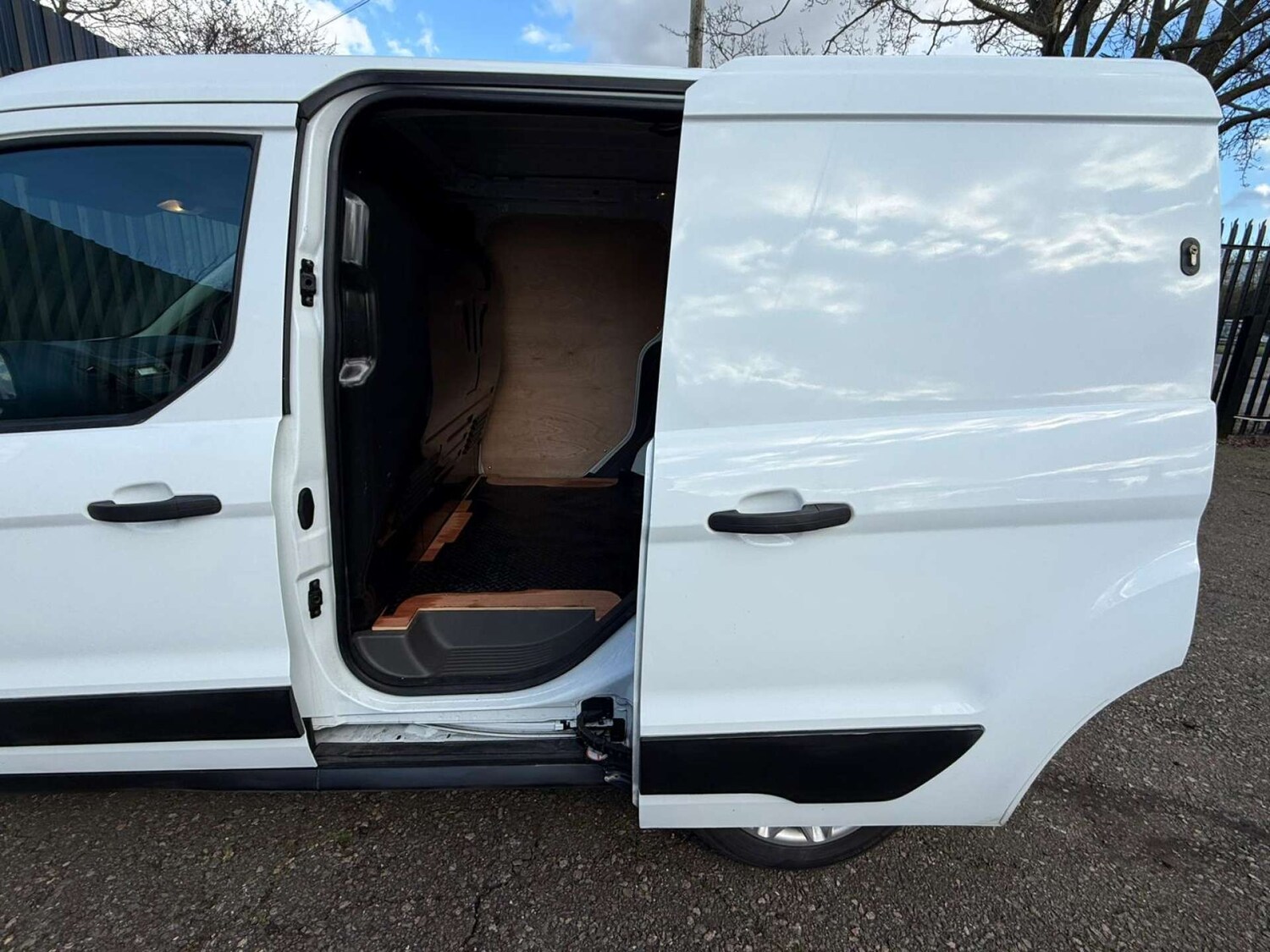 Used Ford Transit Connect 2020 for sale - 77872413: Photo 31