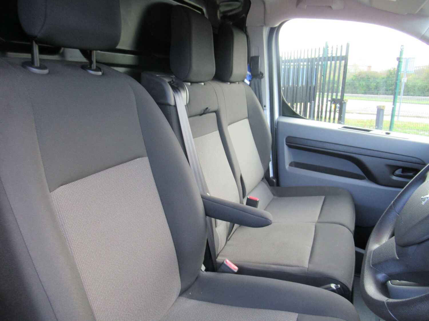 Used Peugeot Expert 2022 for sale - 76436652: Photo 17