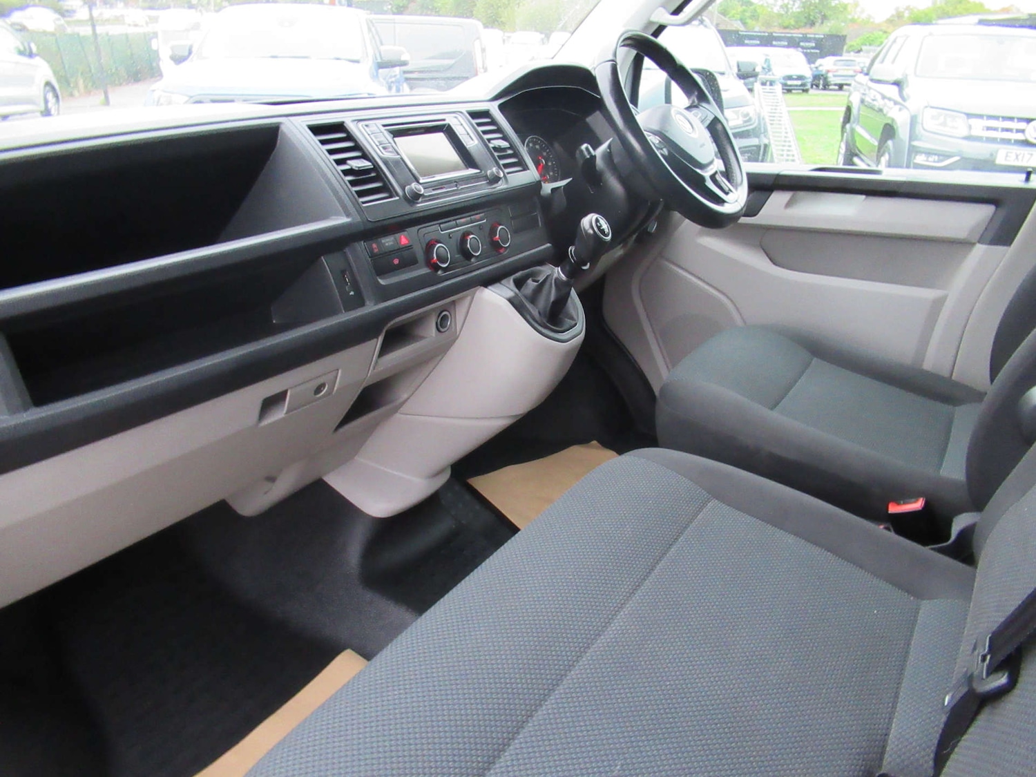 Used Volkswagen Transporter 2018 for sale - 76601010: Photo 5