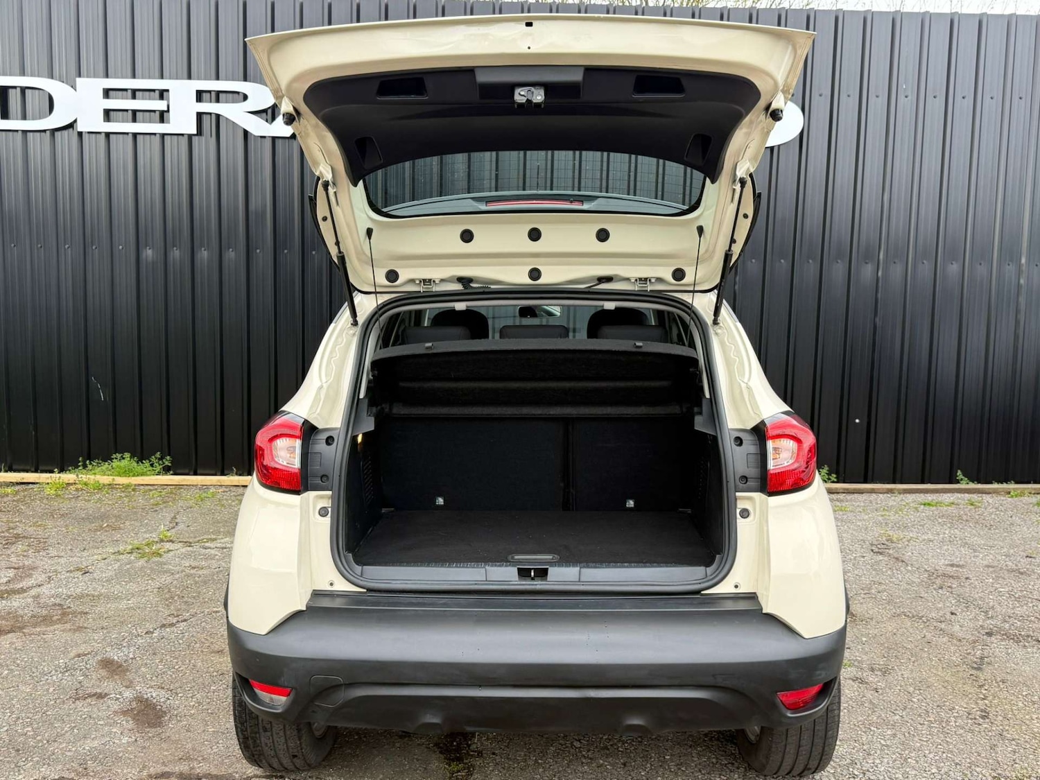 Used Renault Captur 2016 for sale - 78106665: Photo 11