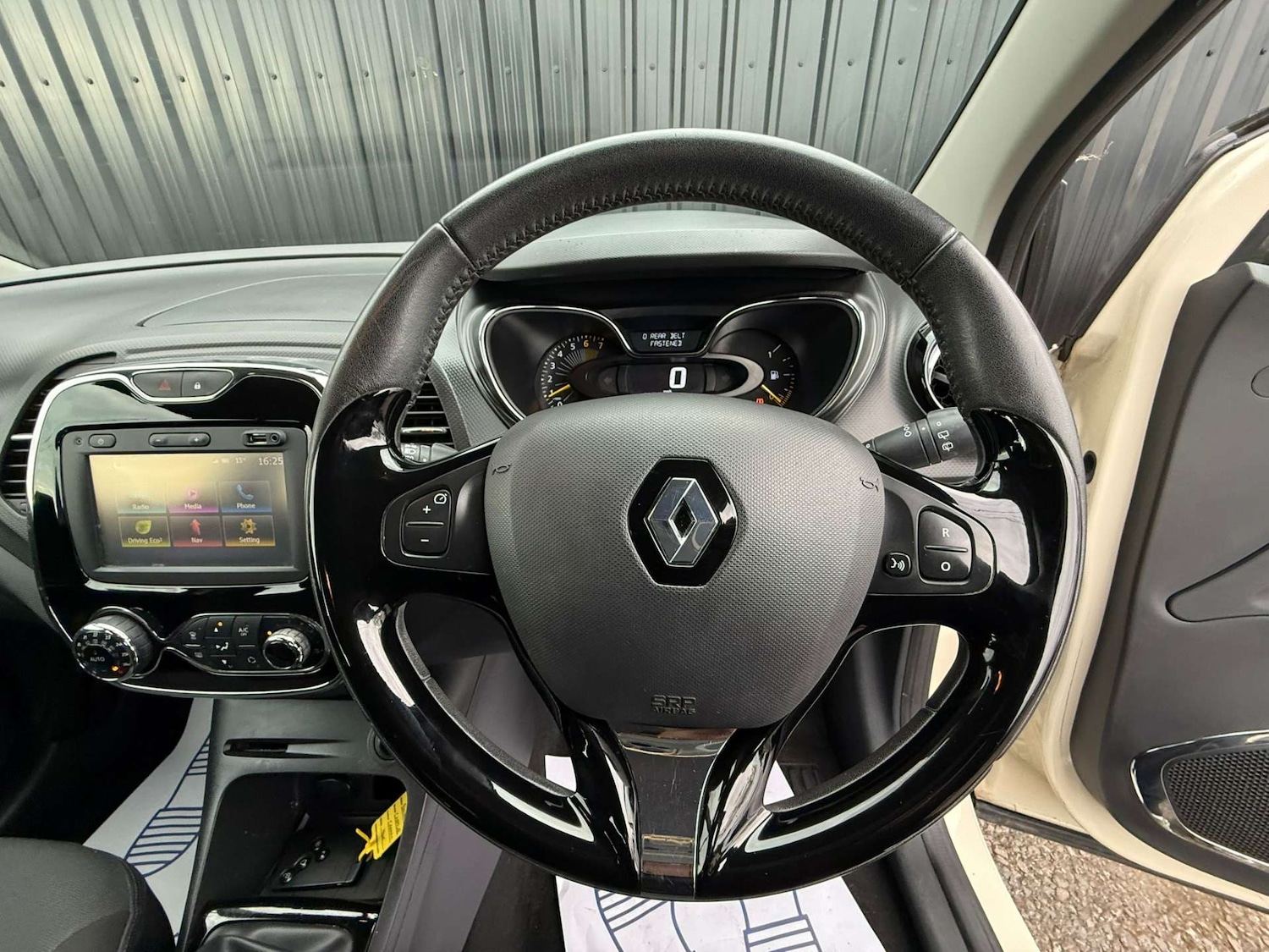 Used Renault Captur 2016 for sale - 78106665: Photo 3