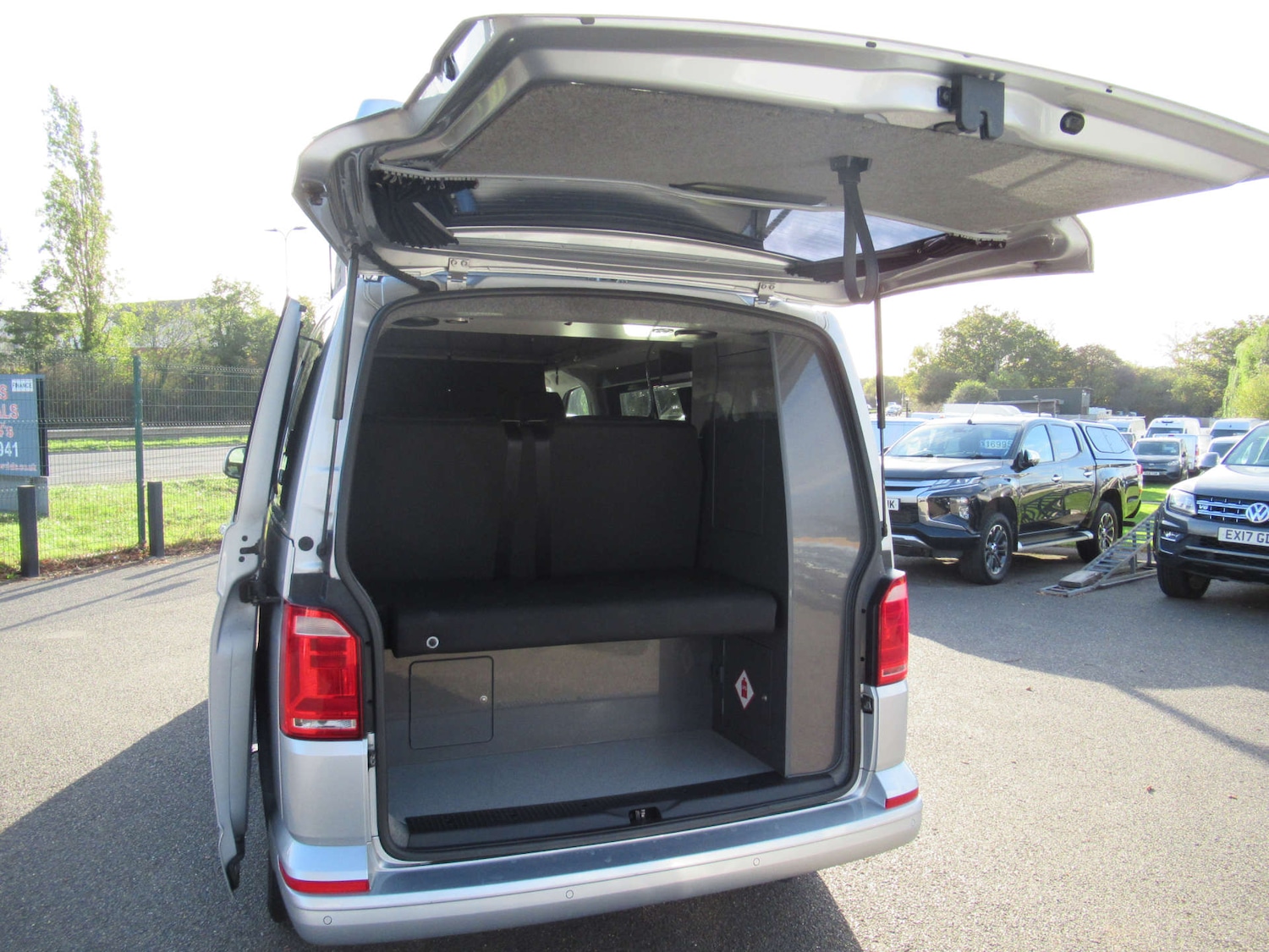 Used Volkswagen Transporter 2019 for sale - 76600820: Photo 24