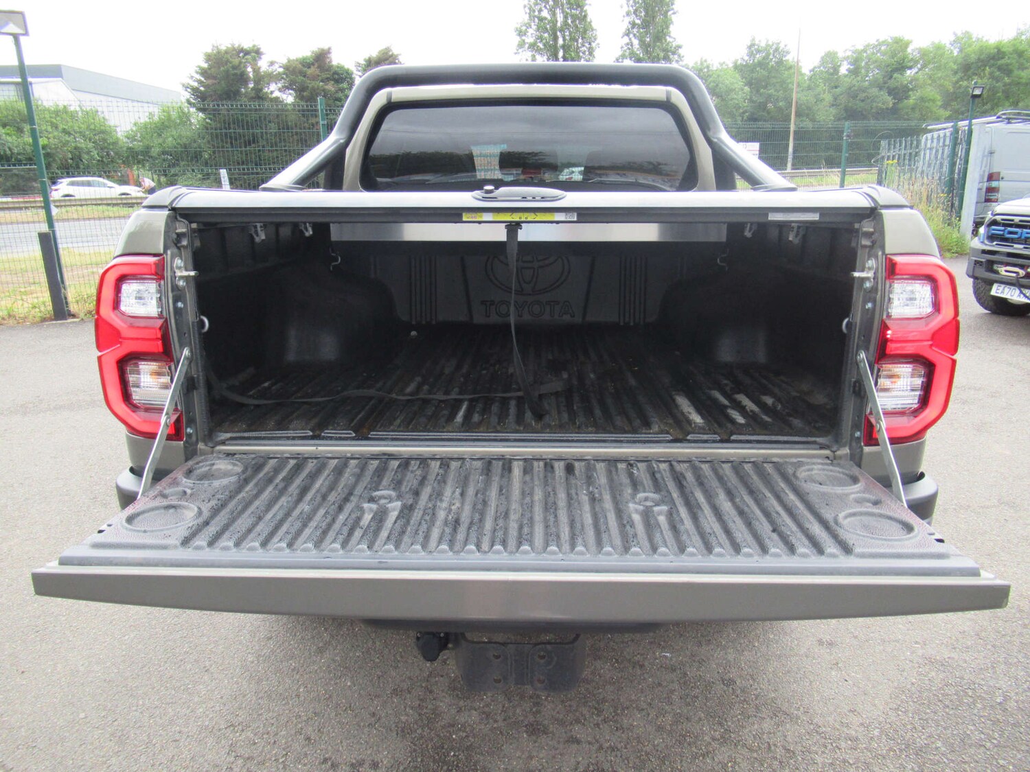 Used Toyota Hilux 2022 for sale - 76600748: Photo 11