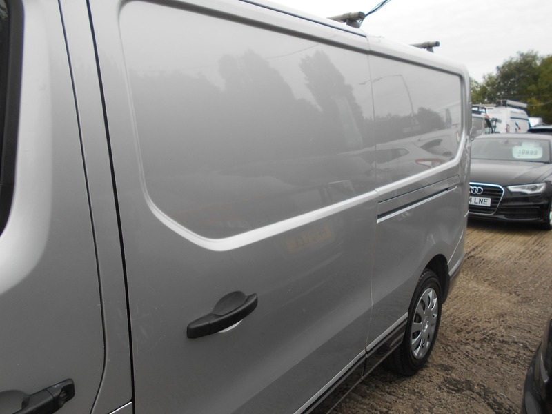 Used Vauxhall Vivaro 2017 for sale - 76029880: Photo 11